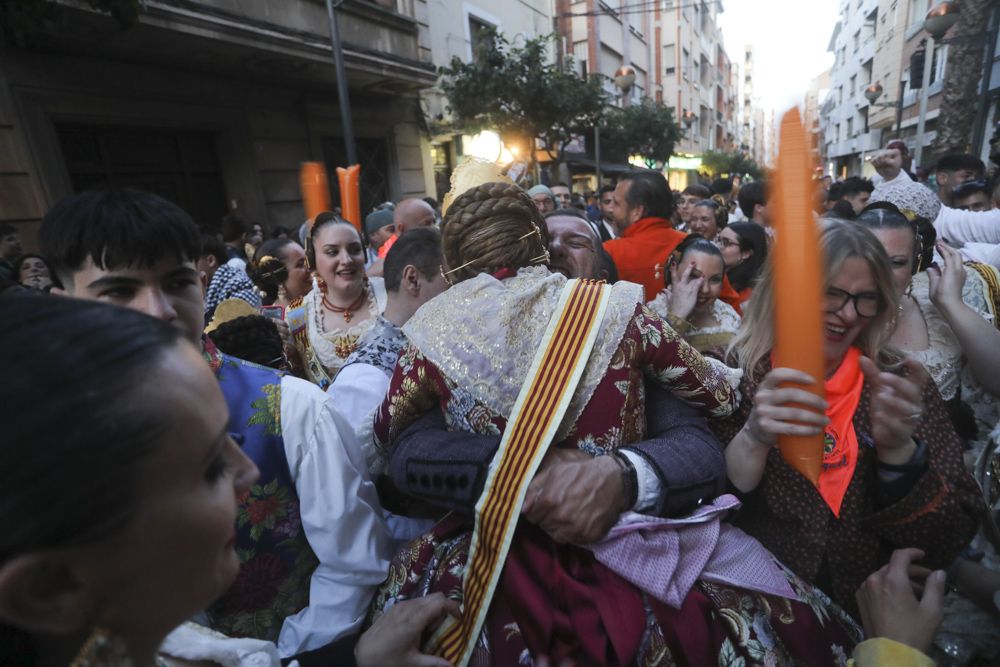 Emoción y nervios en la entrega de premios a las fallas de Sagunt