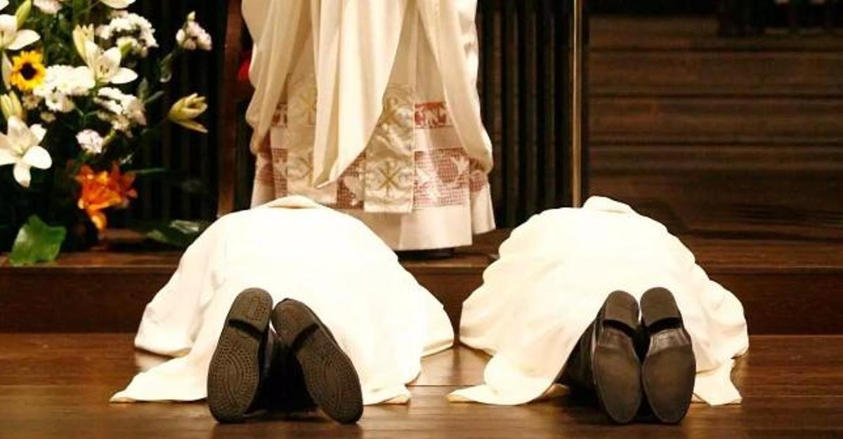 Una doble ordenació sacerdotal a la Catedral de Girona.