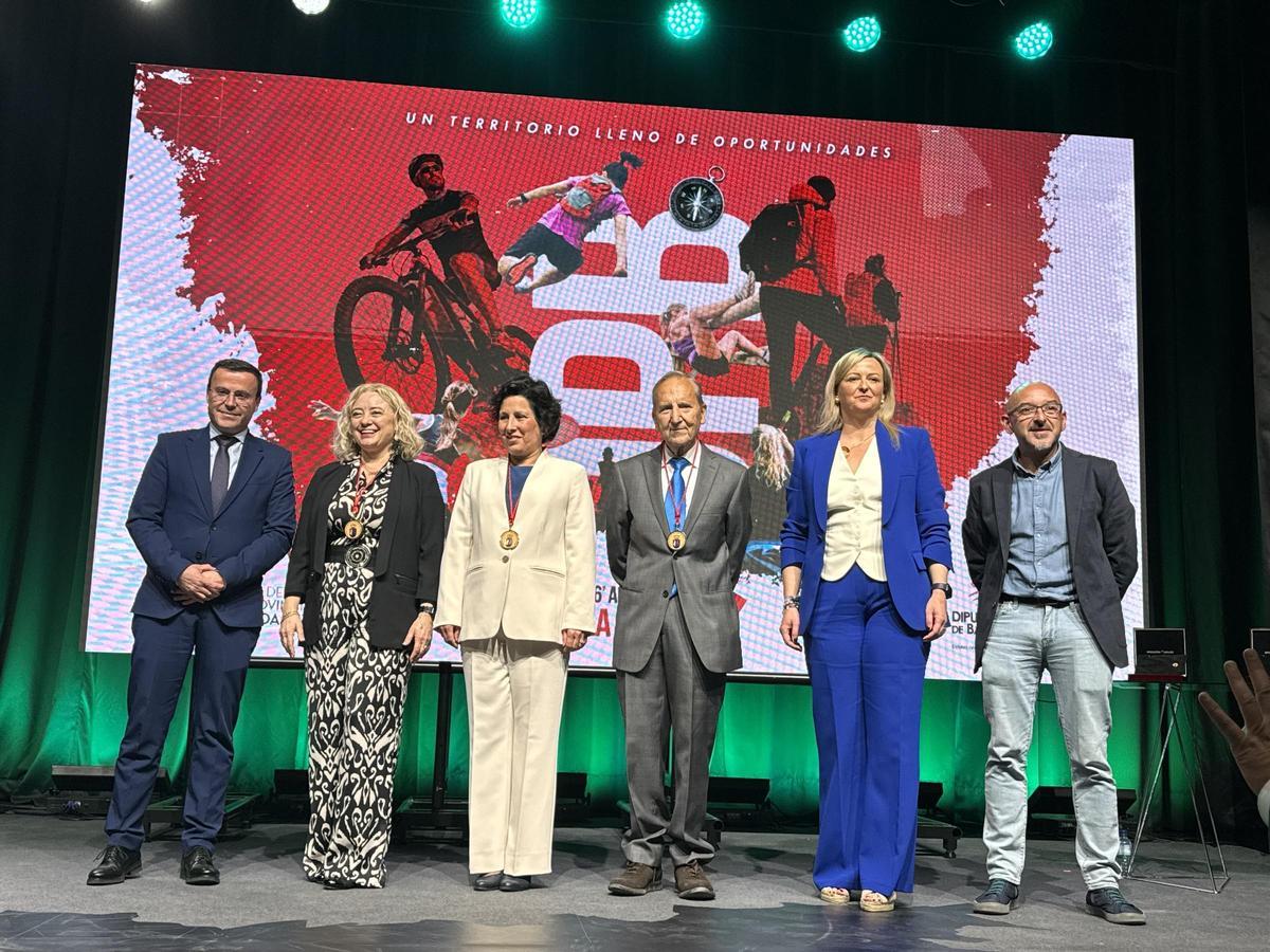 Foto de familia tras la entrega de los galardones.