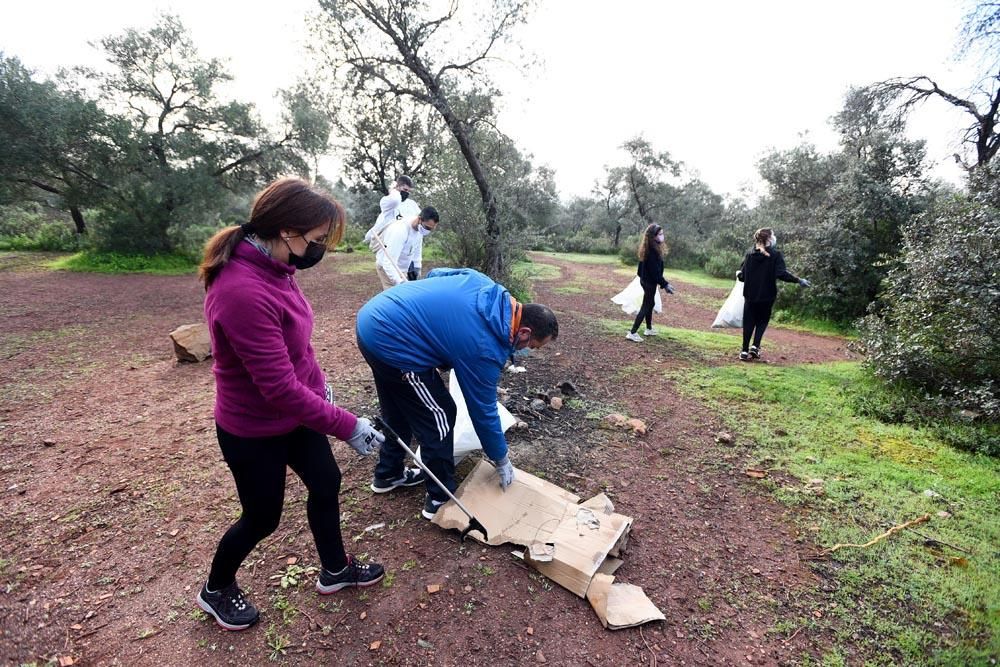 Patrullas medioambientales de voluntarios y Sadeco limpian el Patriarca