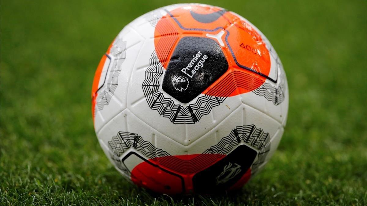 El balón con el que se jugó el Burnley-Bournemouth de la Premier League de febrero pasado.