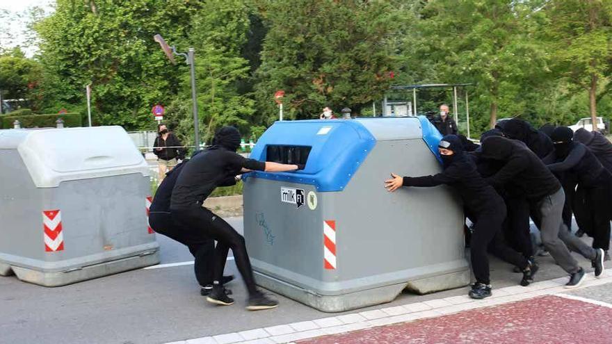 Estudiants de la UAB bloquejant l&#039;entrada