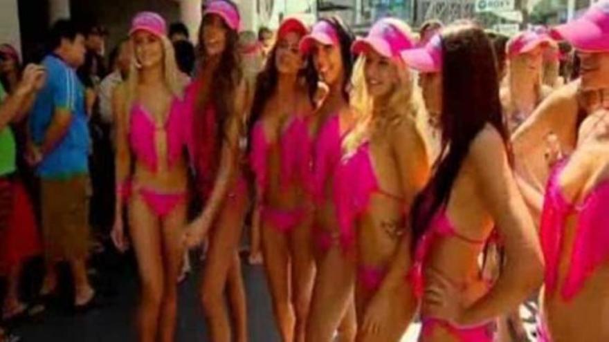 Australia bate el récord mundial de chicas en bikini