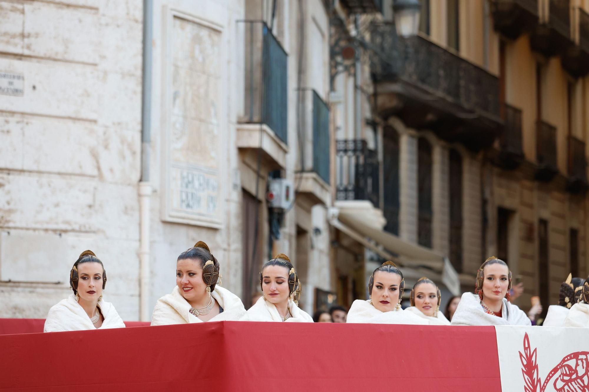 Búscate en el primer día de la Ofrenda en la calle San Vicente entre las 18:00 y las 19:00