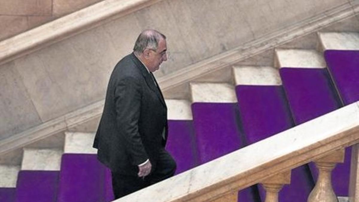 Joaquim Nadal, subiendo las escaleras del Parlament, en una imagen de archivo.