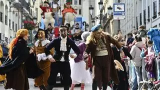 Los más pequeños se quitan la espina tras el temporal y disfrutan en familia del Carnaval infantil de Zaragoza: "¡Mira, mamá, ahí está el boticario!"