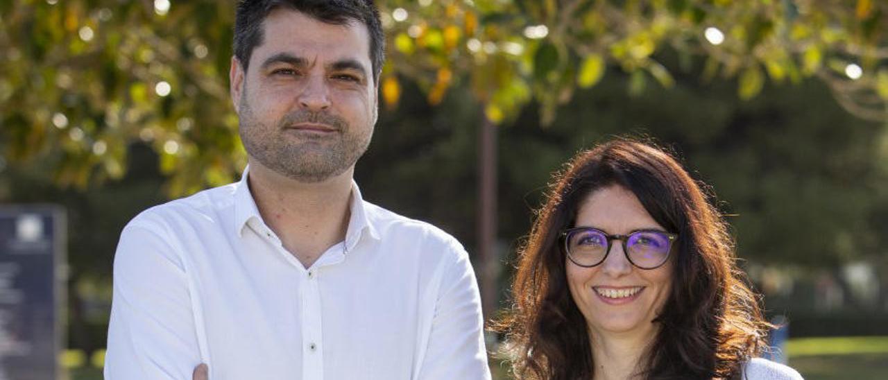 David Navarro, cabeza de lista de Podem, y Alicia Sánchez, número dos de la formación morada.