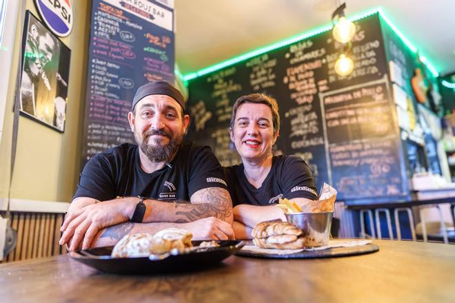 El matrimonio de Mérida que triunfa con sus rosquillas rellenas de carrillera y el croissant de solomillo