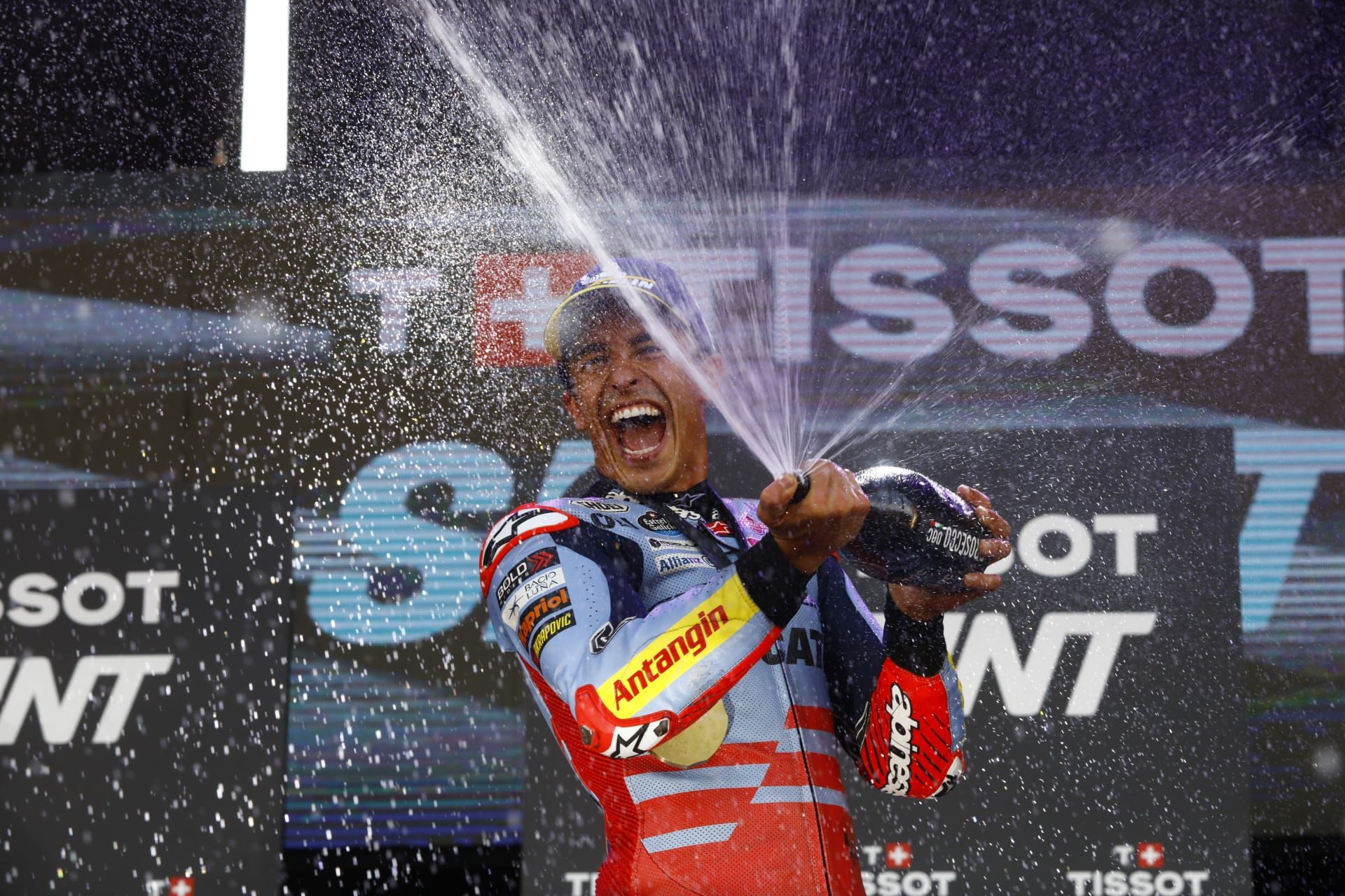 En imágenes | El público vuelve a disfrutar de los mejores motociclistas del mundo en Motorland