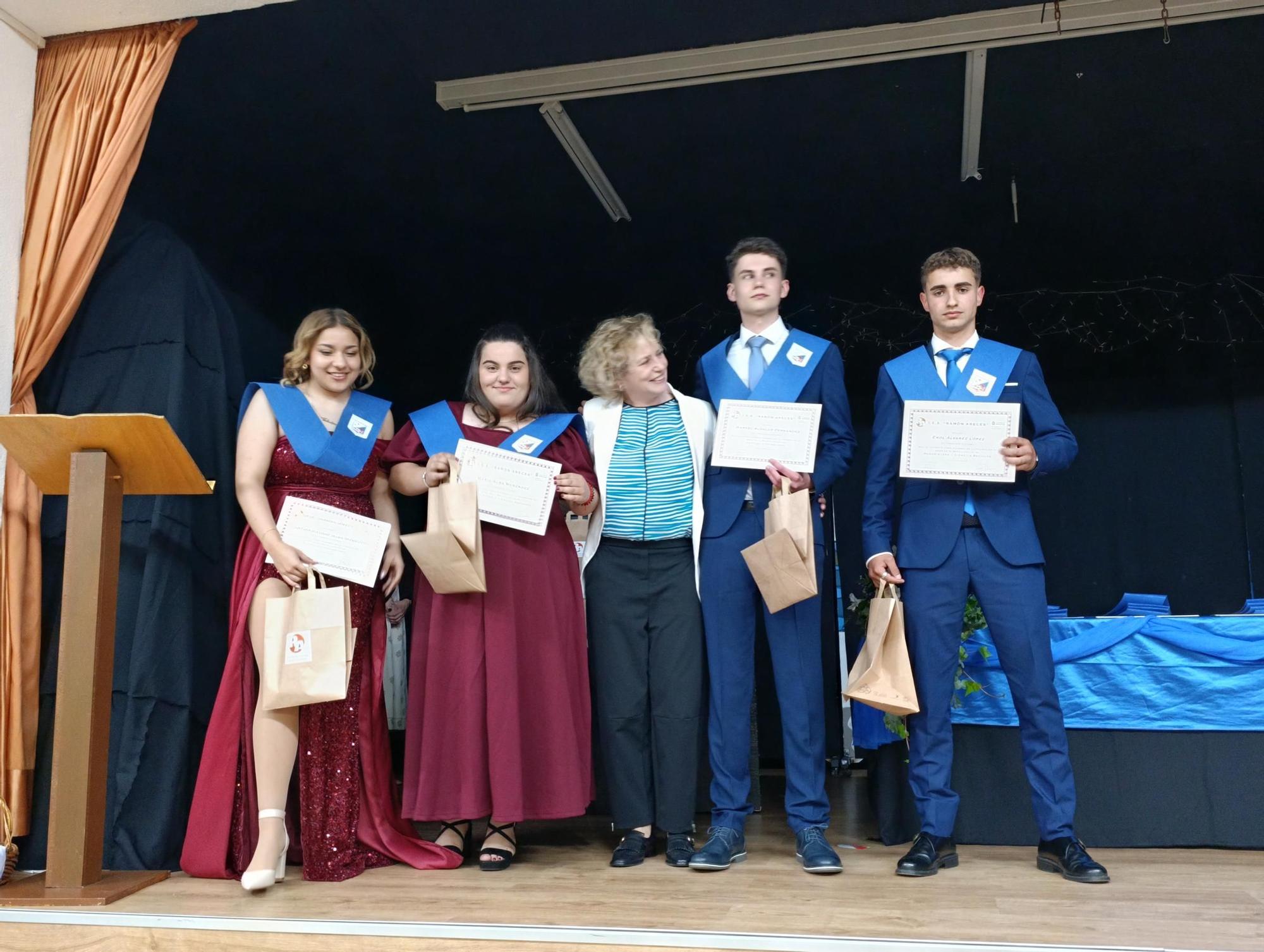 Diplomas y música en la Graduación del Ramón Areces de Grado