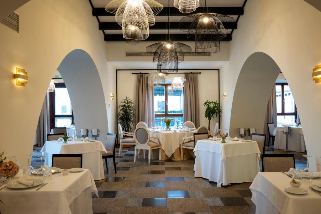 El hotel cuenta con su propio restaurante &#039;Las Corchuelas&#039;.