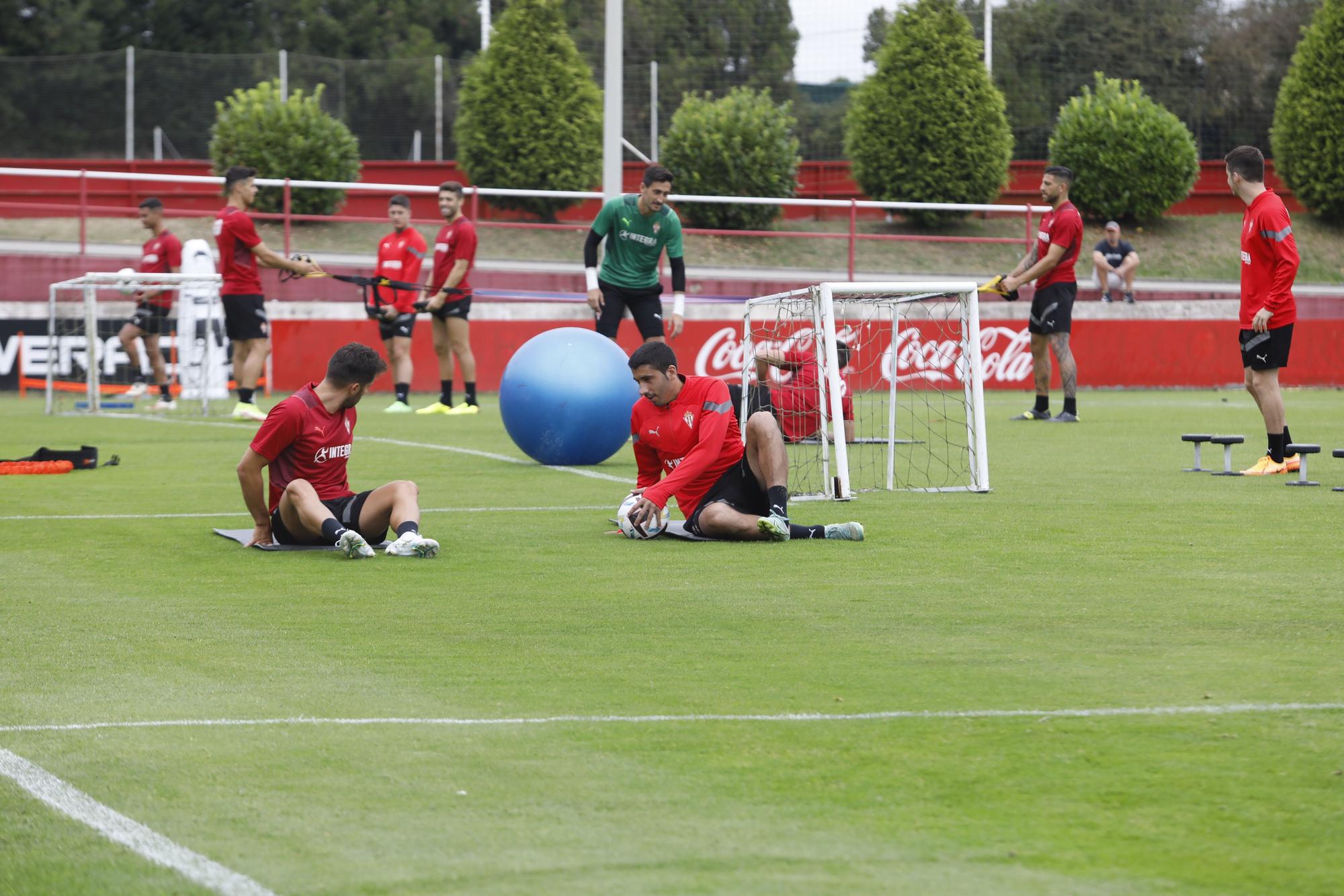 Irarragorri visita a Mareo y Cote y Jordan Carrillo se unen a los entrenamientos del Sporting