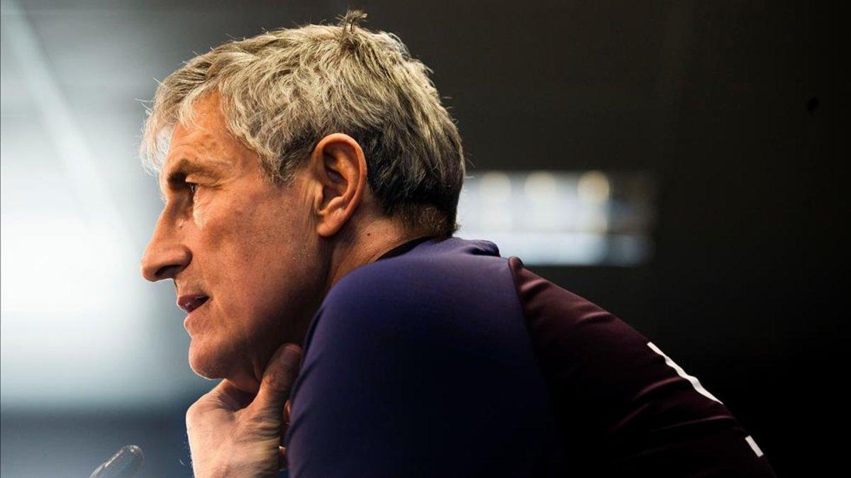 Quique Setién durante la rueda de prensa