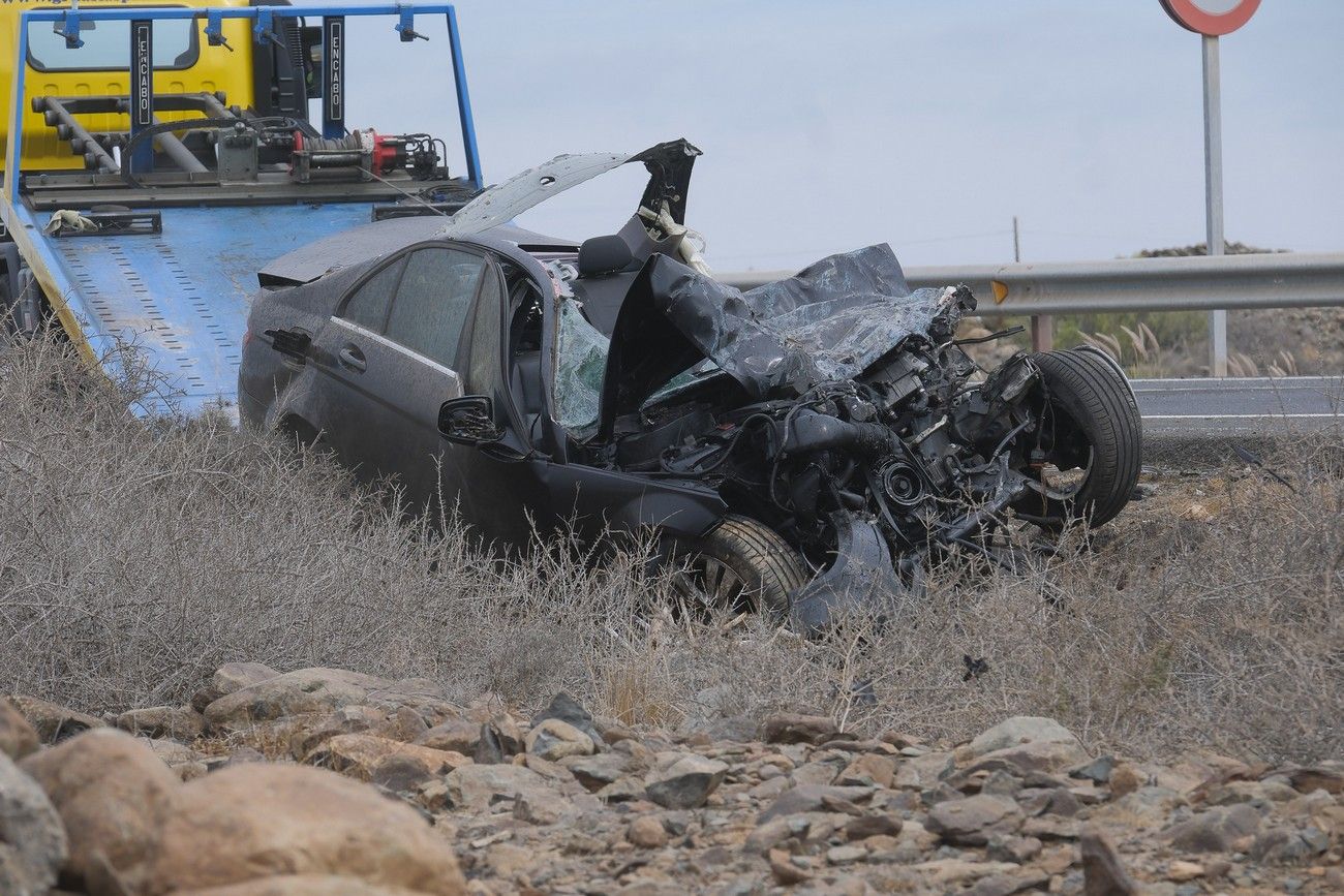 Grave accidente entre un coche y una guagua de Global en Gran Canaria