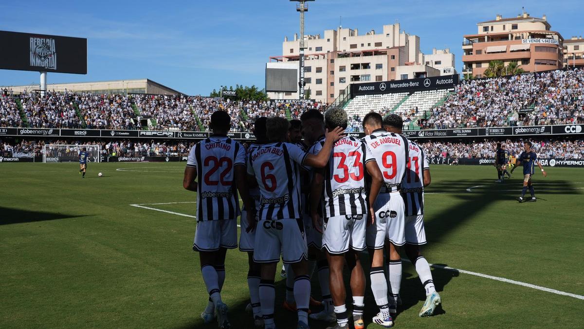 Celebración del 1-0 contra el Tenerife en el SkyFi Castalia.