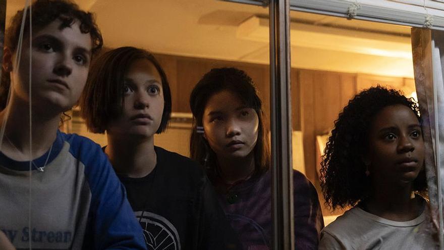 Fina Strazza, Sofia Rosinsky, Riley Lai Nelet y Camryn Jones en &#039;Paper girls&#039;.