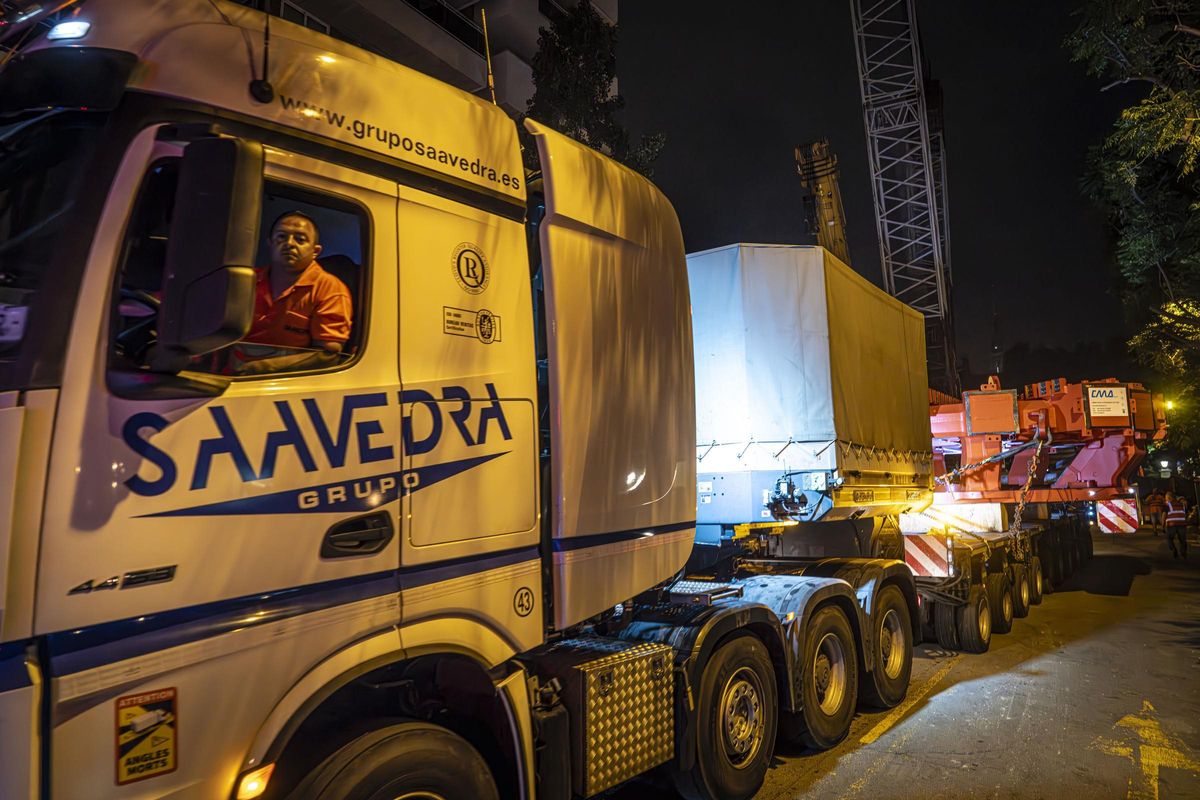 Viaje nocturno del cabezal de la L9: la pieza clave para retomar las obras del metro