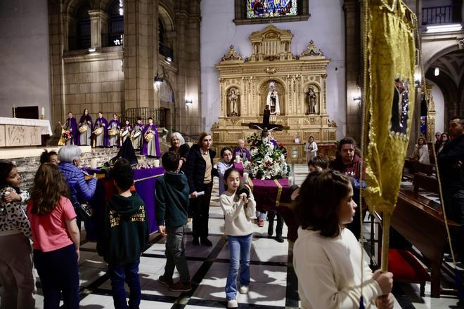 El vía crucis infantil de Gijón, en imágenes.