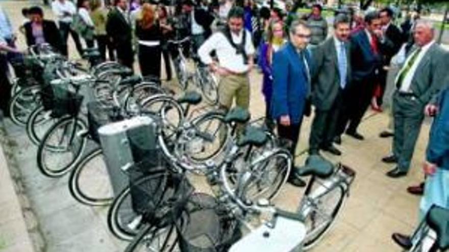 Las bicicletas de alquiler empiezan a funcionar con un centenar de abonados