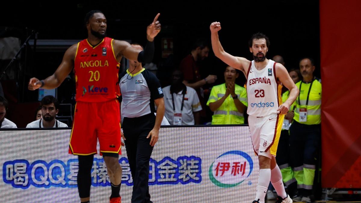 Bruno Fernando ante la Selección Española en el Preolímpico