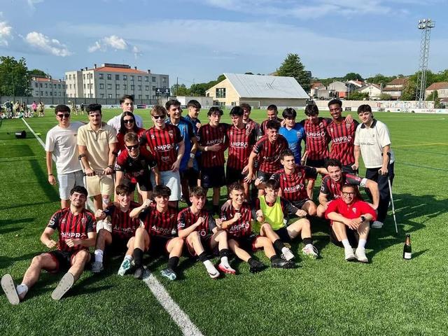 El Lalín B celebra el ascenso.
