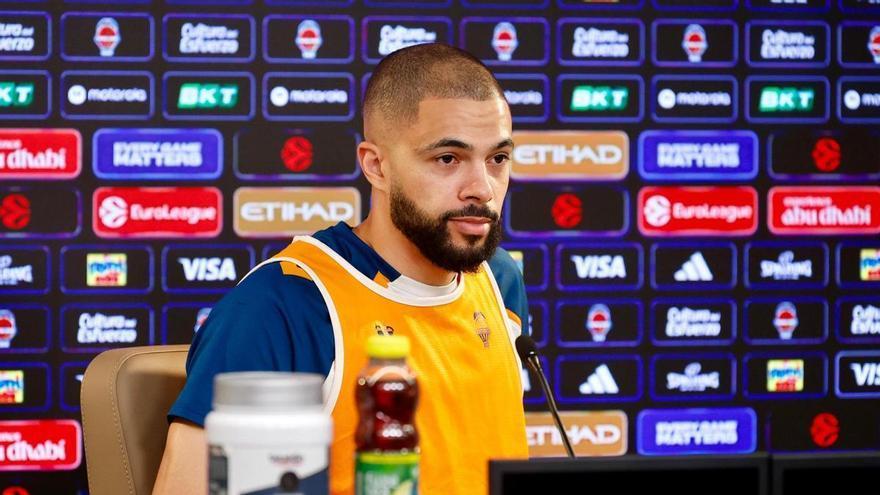 Darius Thomson en la previa al partido contra el Panathinaikos