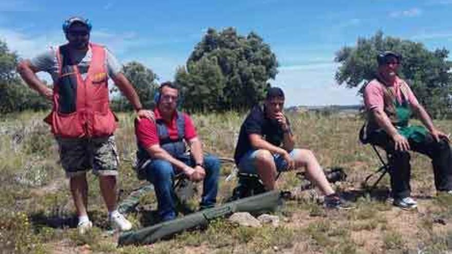 Roberto Pérez, a la izquierda, junto a otros participantes en el Provincial.