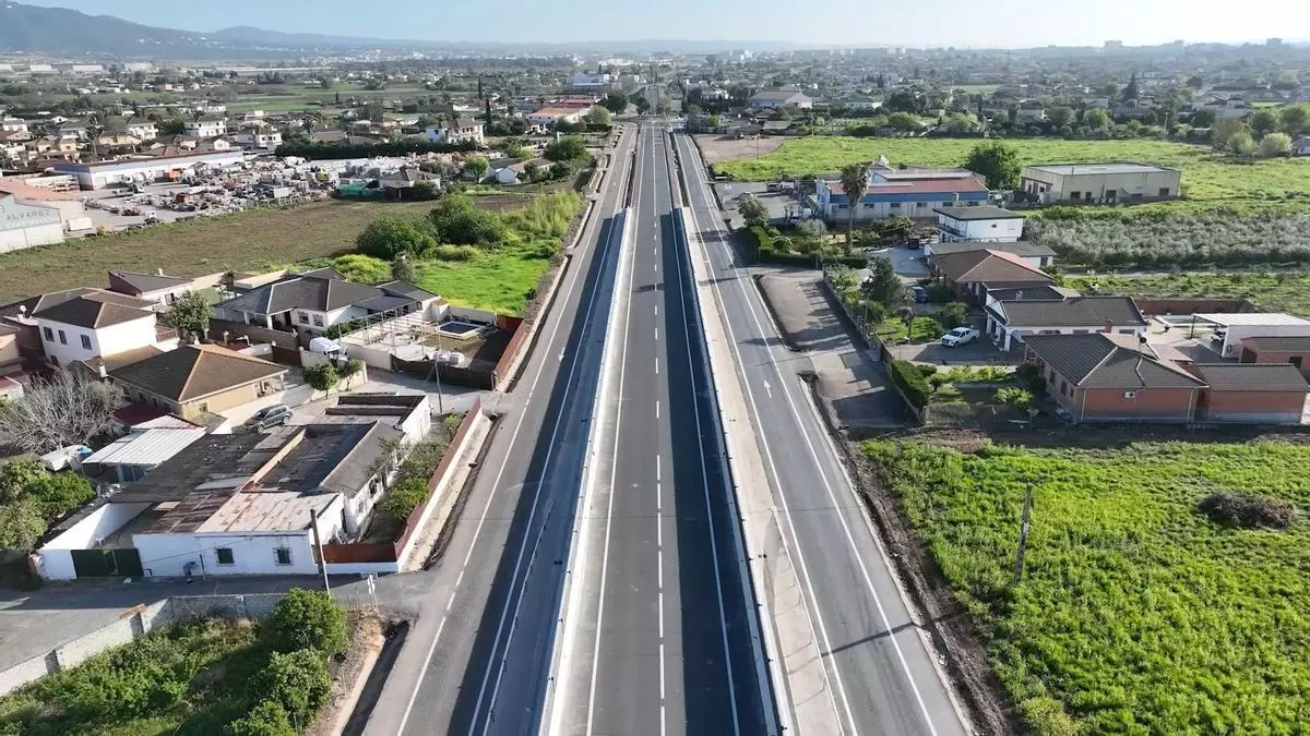Transportes finaliza las obras en la N-437 para reducir el ruido del tráfico en el tramo de acceso al aeropuerto