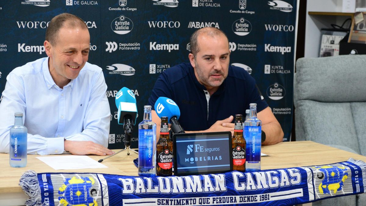 Quique Domínguez junto al director deportivo del Frigoríficos del Morrazo, Óscar Fernández.