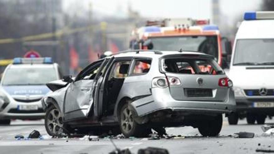 Mor el conductor d&#039;un cotxe en esclatar un artefacte a Berlín