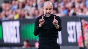 Pep Guardiola gesticula durante el Burnley-City que abrió la Premier el pasado viernes.