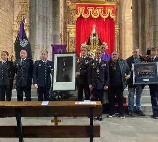 Jesús Nazareno entrega la medalla de hermano de mérito a la Policía Municipal de Zamora