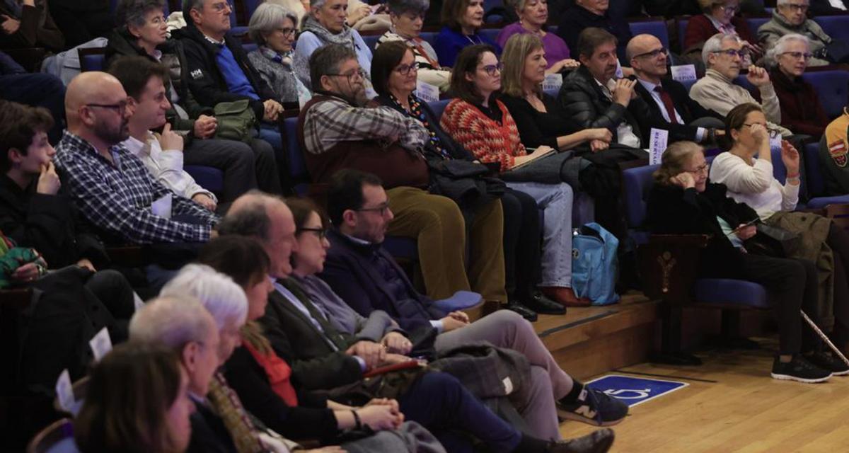 Por la izquierda, Dani y Aarón Zapico, María Herrero, Ismael García Arias y Pablo Zapico, ayer, en el Auditorio Príncipe Felipe. | DAVID CABO