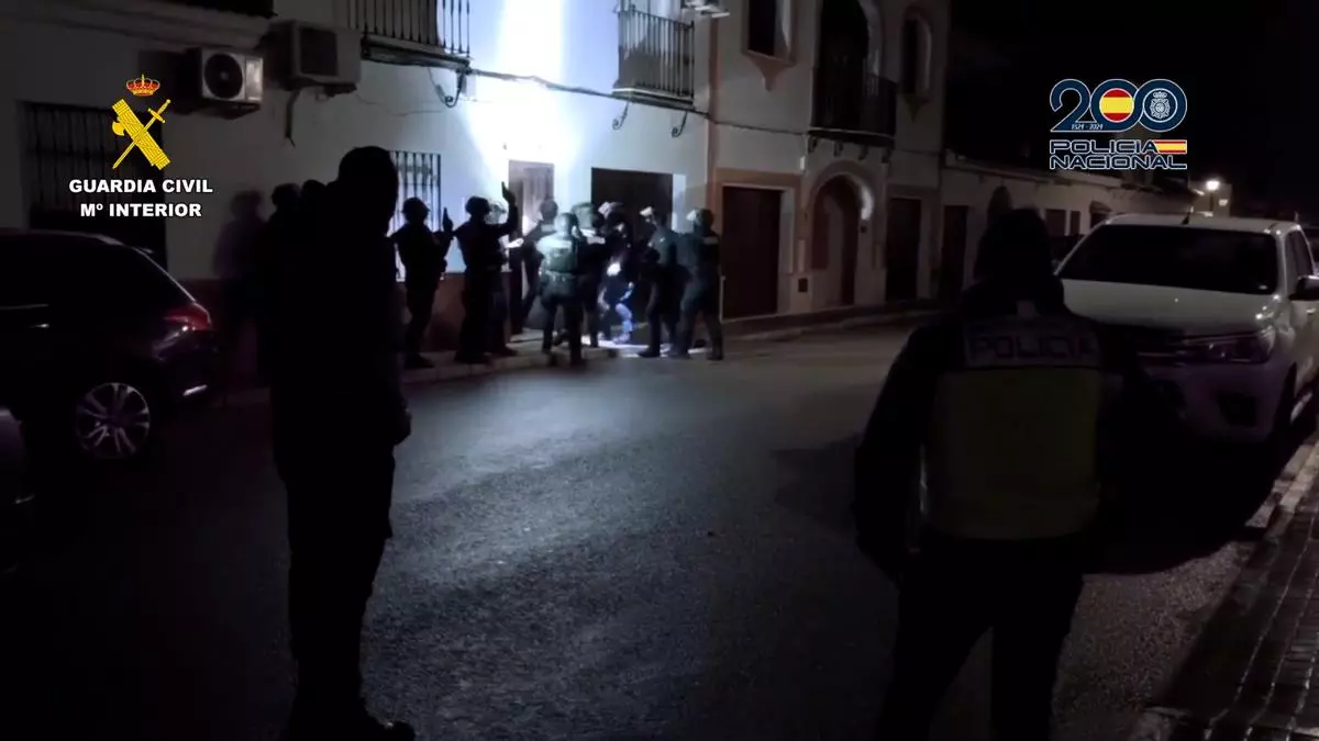 Desarticulada una organización criminal en La Luisiana que traficaba con heroína en pastillas, cocaína y tabaco de contrabando
