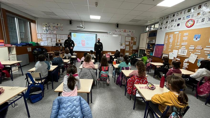 La Policía Local de Catarroja informa sobre el uso correcto del material pirotécnico en las escuelas