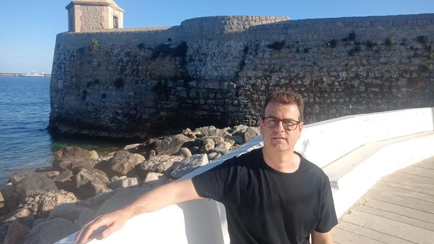 Óscar L. Figueruelo presenta en Ibiza su nueva novela, ‘Blanco sobre negro’