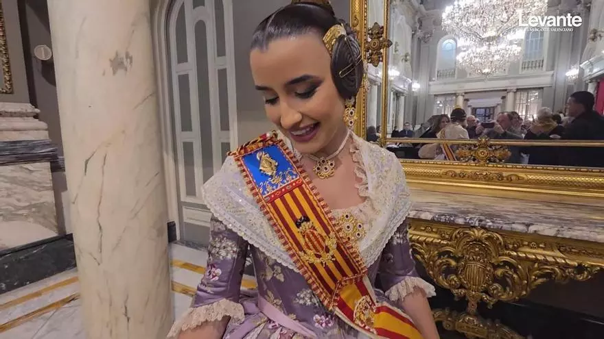 Así es el traje "Huit de Març" que ha estrenado Carmen Prades en el Día de la Dona