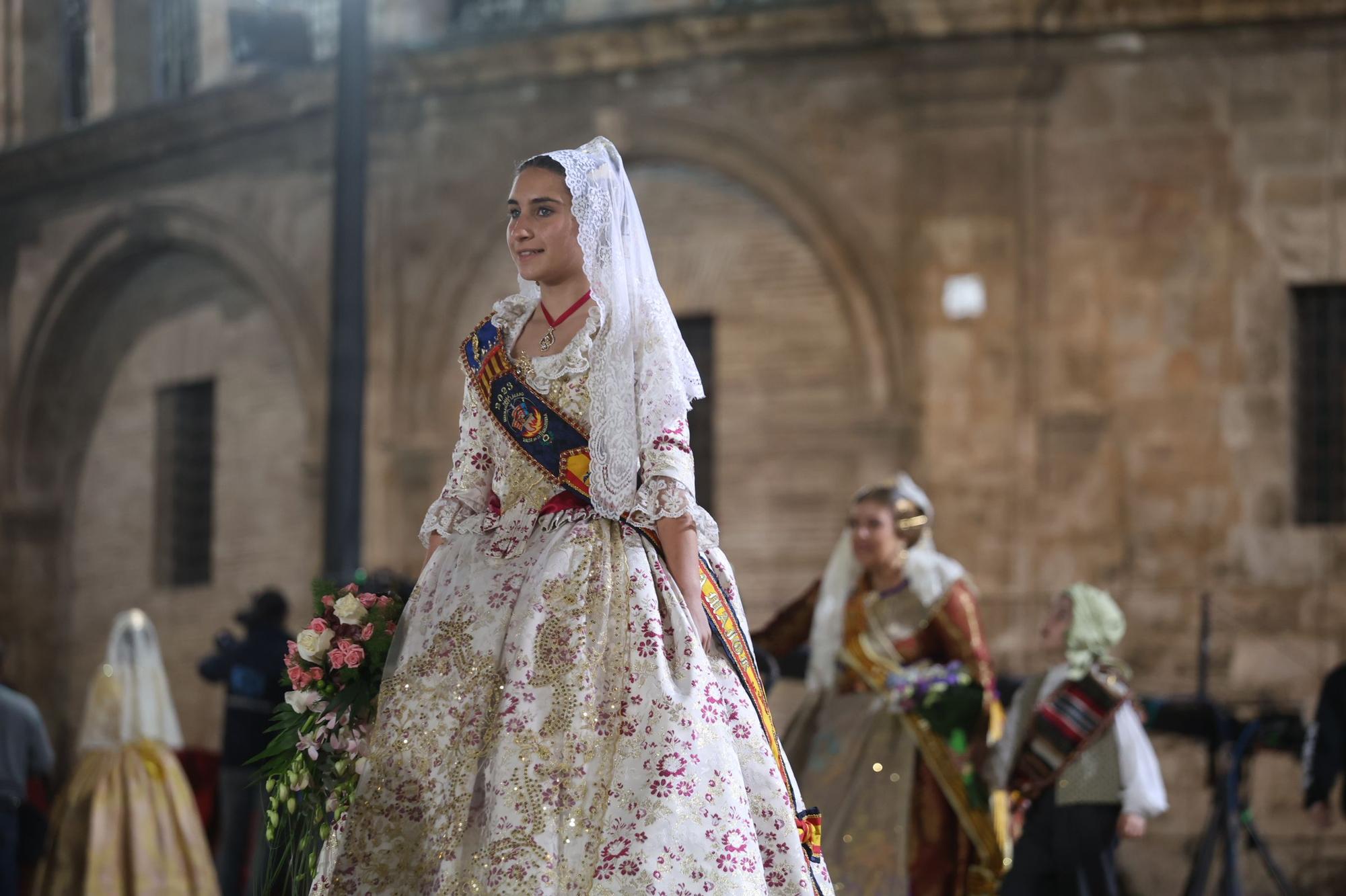 Ofrenda 2023 | Falleras Mayores e Infantiles de comisiones del 17 de Marzo (y II)