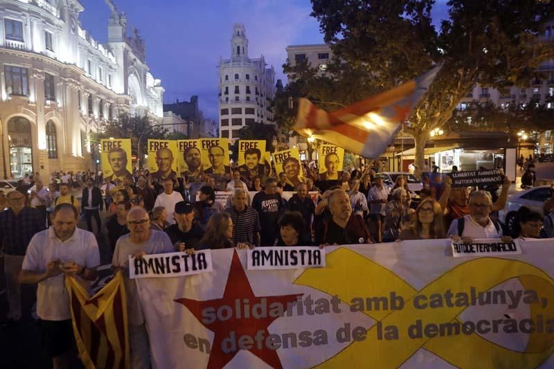 Concentración en València contra la sentencia del 'procés'