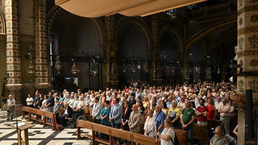 450 persones d'Igualada participen en l’ofrena del Ciri Votiu a Montserrat