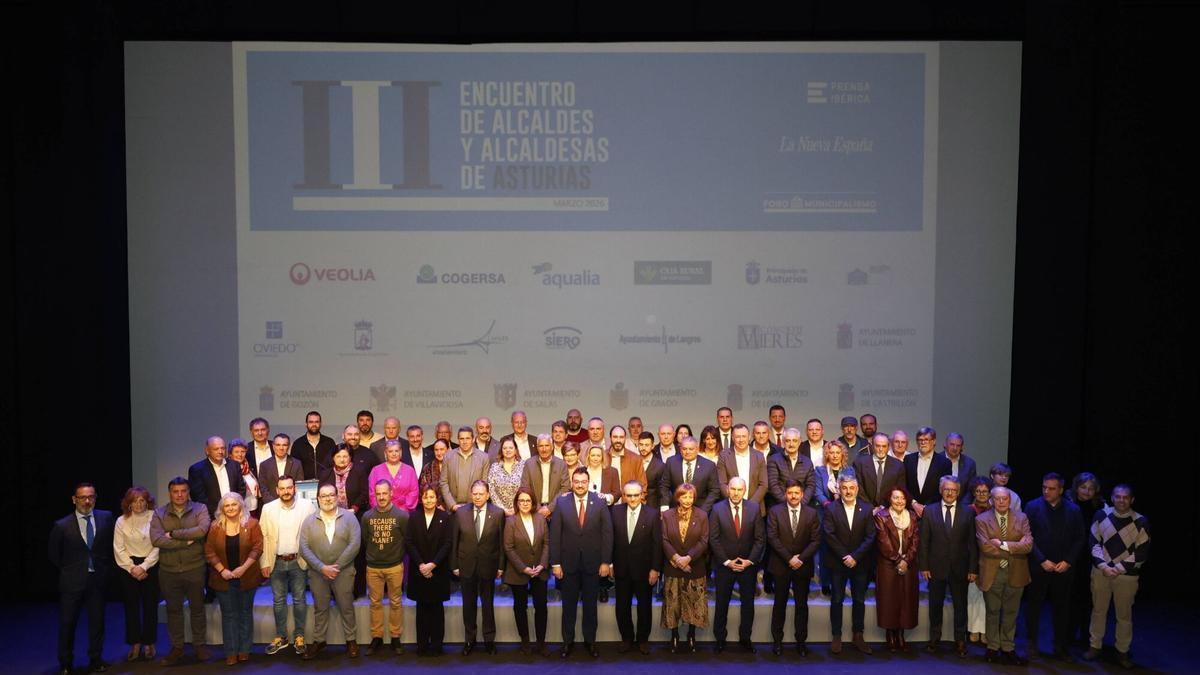 Los ayuntamientos asturianos, la “primera trinchera” en “tiempos de incertidumbres acumuladas”, reclaman una nueva financiación y piden cooperación