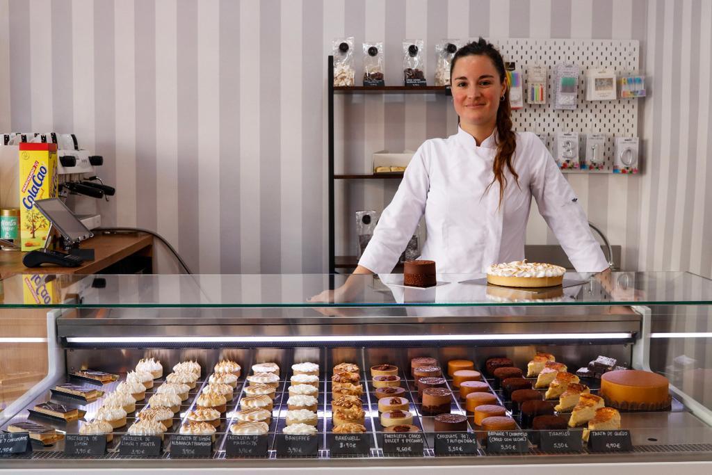 Francisca Bravo hace magia con sus manos. Sus dulces son de otro planeta.