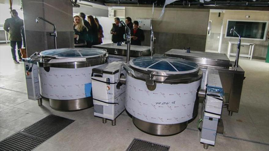 Llevar la comida a los enfermos de los hospitales de Cáceres costará 7.700 € al mes