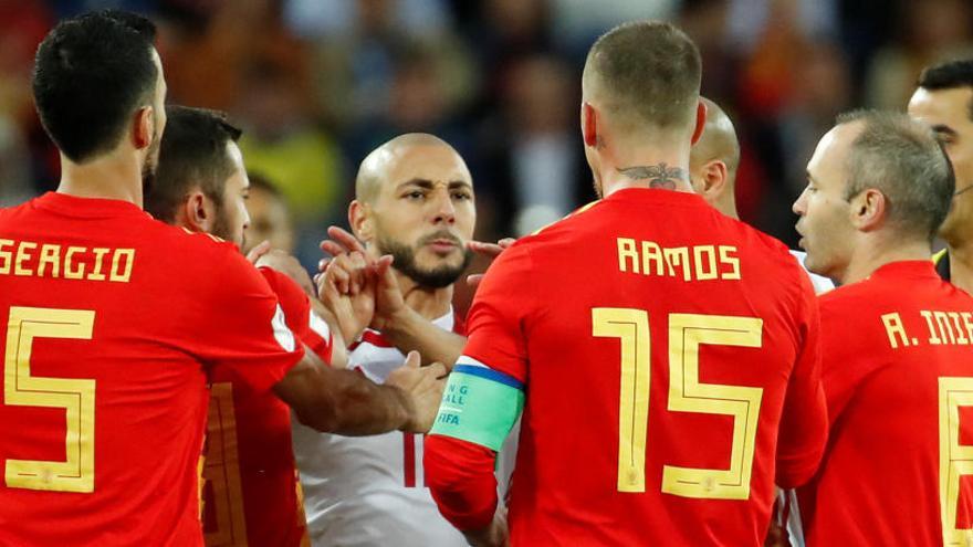 El juego duro de Nordin Amrabat incendia las redes sociales