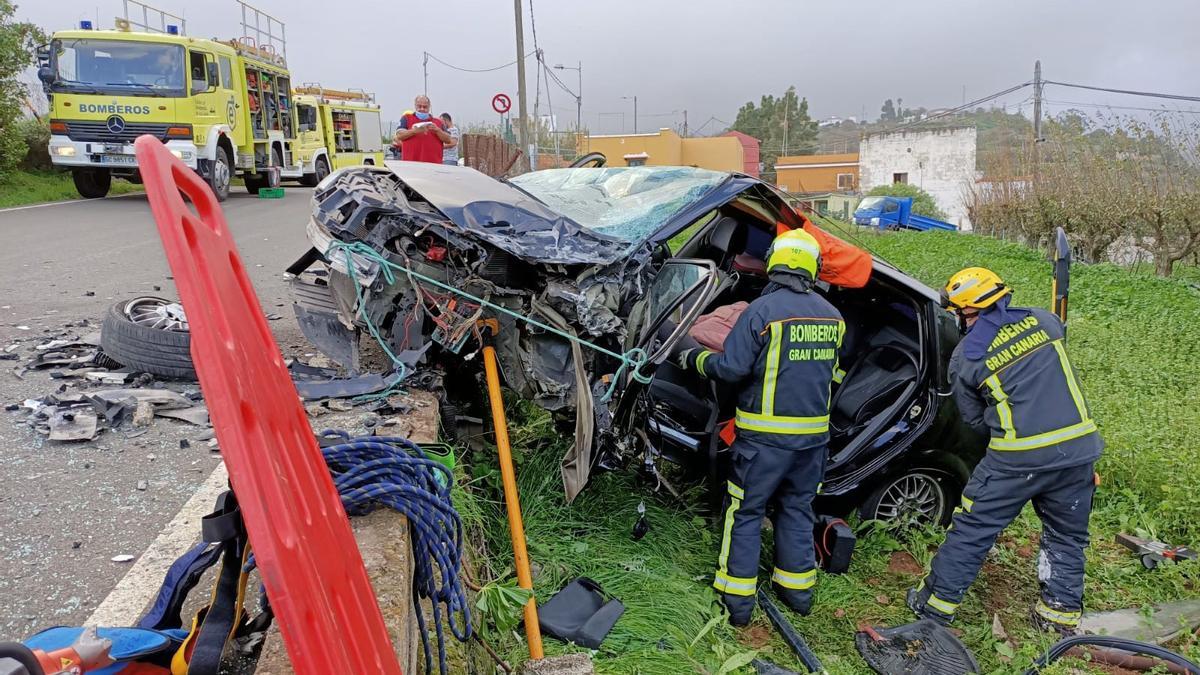 Dos heridos en una colisión frontal en Santa Brígida