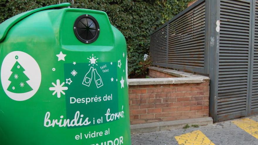 El contenidor amb motius nadalencs és el mercat Puigmercadal