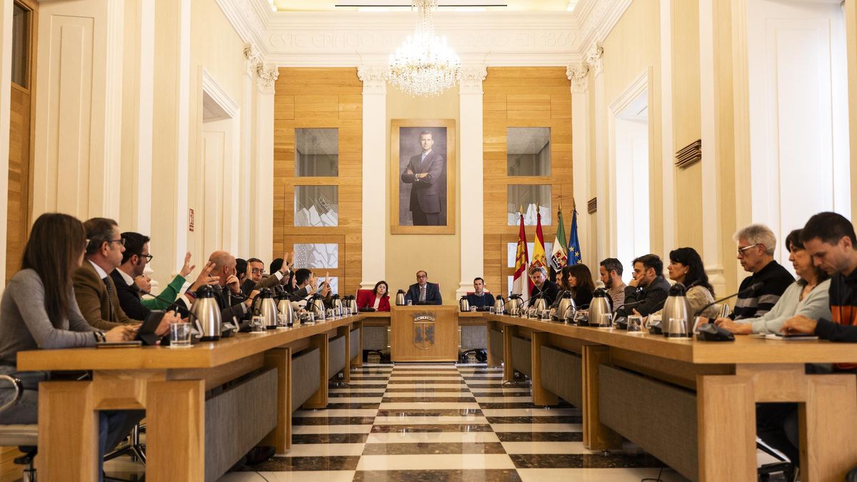 El PP se queda solo en la nueva votación del presupuesto, en el pleno extraordinario de ayer.