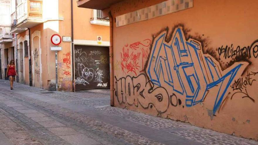 El Ayuntamiento sancionará los grafitis con multas de entre 30 y 750 euros