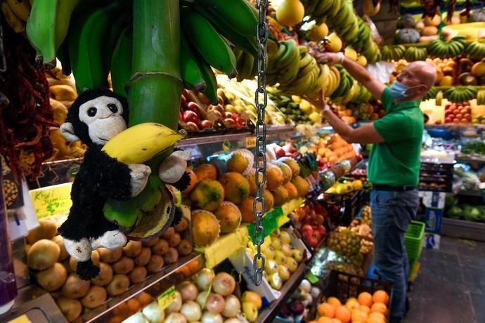 27-03-20  GRAN CANARIA.CIUDAD.  LAS PALMAS DE GRAN CANARIA. Fotos de lo bien abastecidos que están los mercados de frutas, verduras, carnes y pescados.  Fotos: Juan Castro.  | 27/03/2020 | Fotógrafo: Juan Carlos Castro