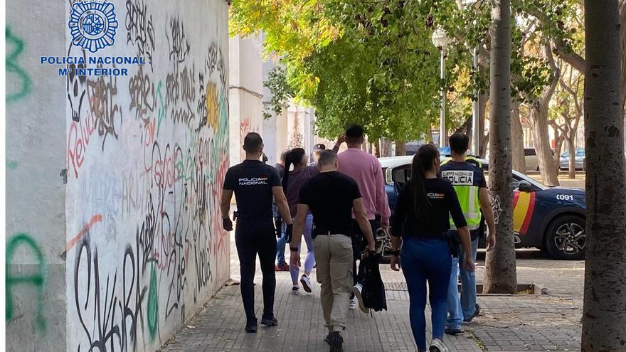 Desarticulan tres pisos donde se vendía hachís y marihuana en la barriada de Son Gotleu